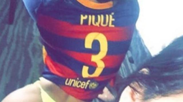 La Miss Bum Bum Suzy Cortez con la camiseta de Gerard Piqué / CD