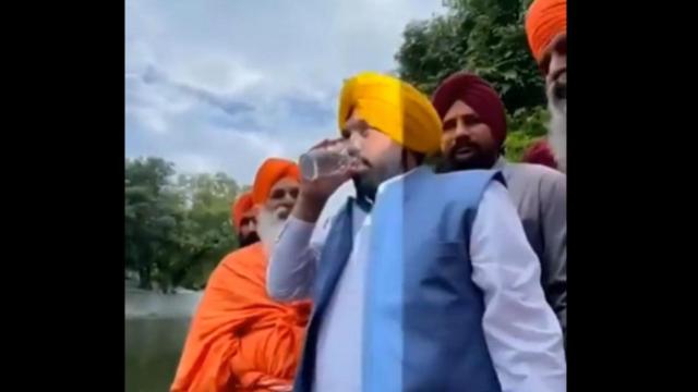Bhagwant Mann, el primer ministro indio, bebe agua de un río contaminado / REDES