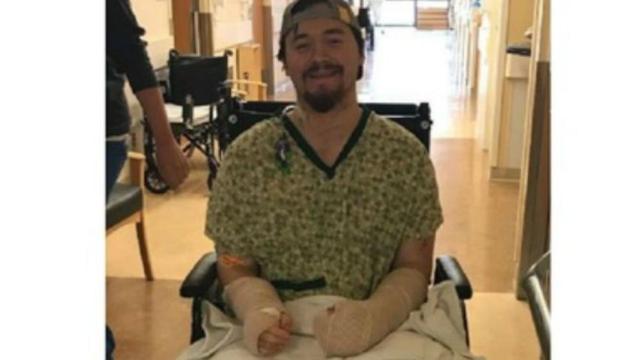 Una foto de Alex Lovell, el joven herido por su pareja