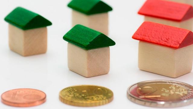 Euros y casas de madera / CG