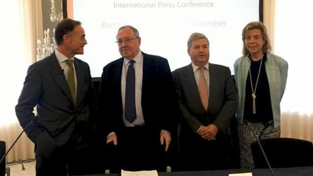 José Luís Bonet (2i), presidente de Alimentaria; Fernando José Burgaz Moreno (2d), director general de la Industria Alimentaria del Ministerio de Agricultura; María Naranjo (d) directora de Alimentos y Gastronomía del ICEX; y J Antonio Valls (i), director