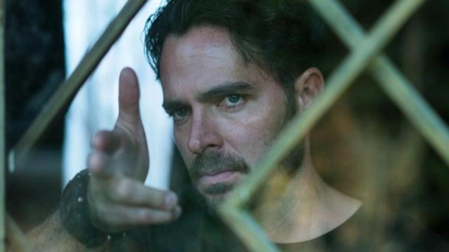 Álex Guzmán, en una de las escenas de '¿Quién mató a Sara?' / NETFLIX