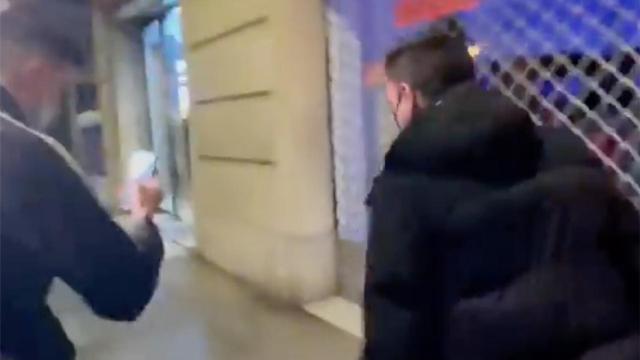 Xavi, saliendo de la cena de cumpleaños con Busquets, Messi y Jordi Alba / Captura Redes