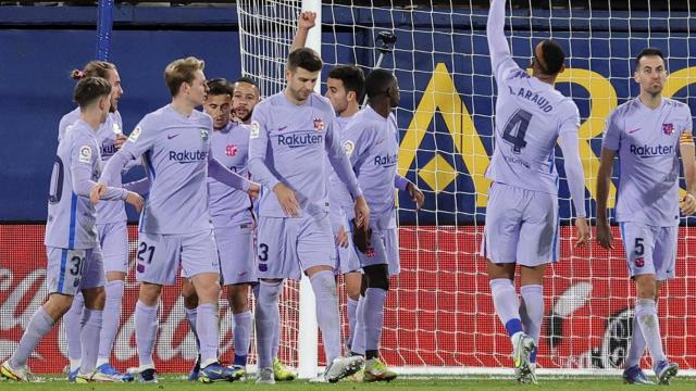 El Barça sale airoso de su dura visita al campo del Villarreal / EFE