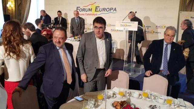 Lluís Salvadó (c), exsecretario de Hacienda de ERC, en un foro en Barcelona hoy martes / CG
