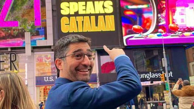 Puigneró, promocionando un anuncio pagado por la Generalitat en Broadway (Nueva York) / TWITTER