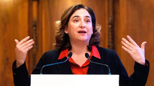 Ada Colau, alcaldesa de Barcelona, en un acto público en el Ayuntamiento / EFE