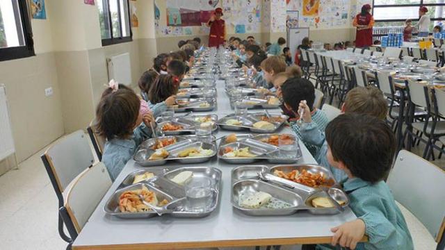 Alumnos en un comedor escolar / CG