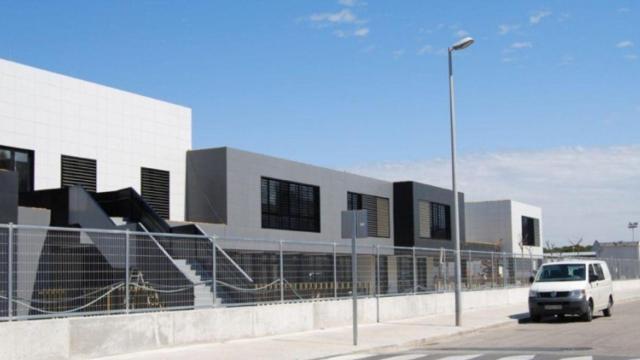 El colegio Mar i Cel de Cubelles (Barcelona), donde han robado material informático / AYTO. DE CUBELLES