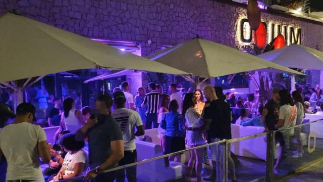 Fiesta multitudinaria en una conocida discoteca de Barcelona / DUDUIPA