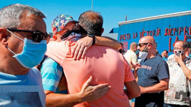 Imagen de la asamblea de la plantilla de Nissan que ratificó el acuerdo de cierre en Barcelona / EFE