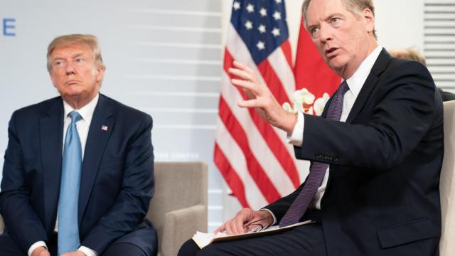 Imagen de Donald Trump y Robert Lighthizer en una reunión con el primer ministro de Japón / EUROPA PRESS