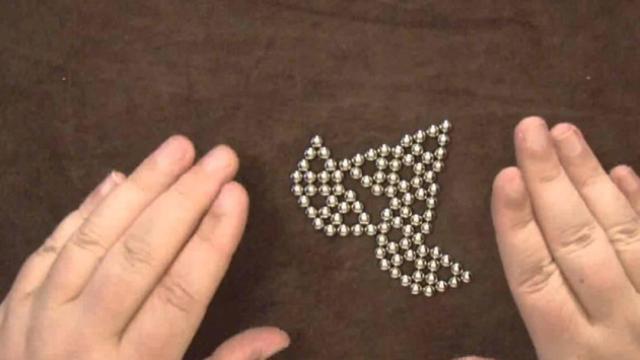 Una forma creada con NeoSphere, los imanes de bolas adictivos / CG