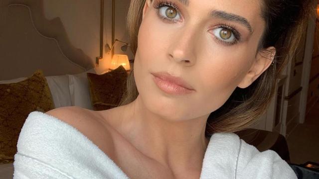 Coral Simanovich se prepara para una sesión de fotografía : INSTAGRAM