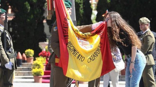 Jura de bandera civil en el cuartel del Bruc de Barcelona / EFE