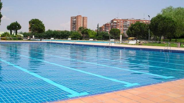 Fotografía de una piscina comunitaria / EUROPA PRESS