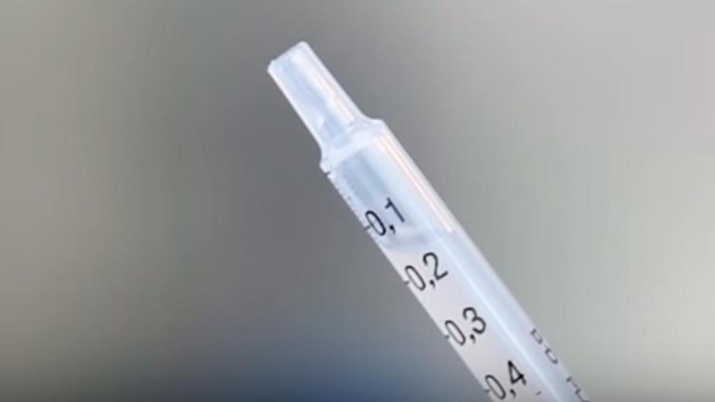 Una jeringa con semen / CRYOS