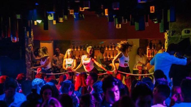 Una fiesta en Pachá Sitges el pasado fin de semana, cuando sí pudo abrir / Pachá