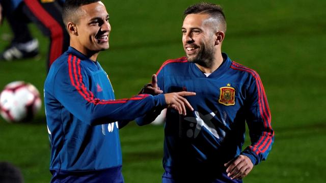 Jordi Alba junto y Rodrigo en un entrenamiento de la Selección Española / EFE