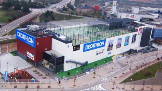 Vista aérea del Decathlon de Mollet del Vallès, cuyo concurso ha tumbado el TSJC / CG