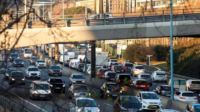 Vehículos circulando por la Ronda Litoral de Barcelona / EP