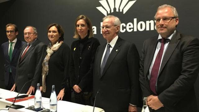 Pau Relat (i), nuevo presidente de Fira Barcelona junto a José Luís Bonet, Ada Colau, Àngels Chacón, Miquel Valls y Constantí Serrallonga / CG