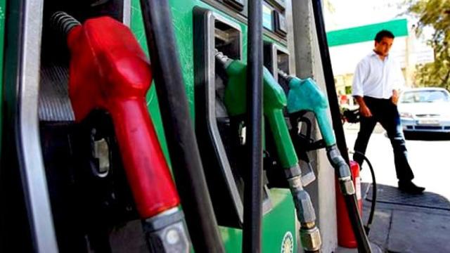 La gasolina prosigue su escalada alcista y con nuevos máximos históricos / EFE