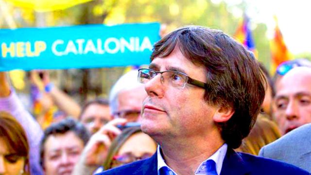 Carles Puigdemont durante la manifestación convocada por la Mesa por la Democracia / EFE