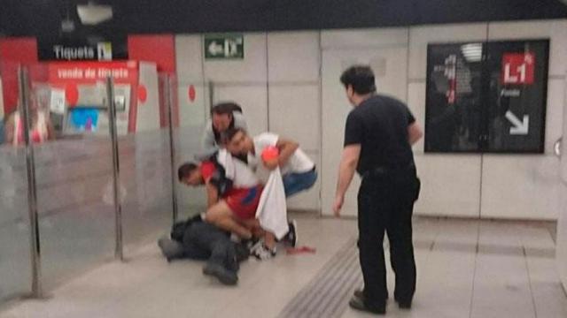 Imagen de una agresión anterior y no relacionada a vigilantes de seguridad en el Metro de Barcelona / CG