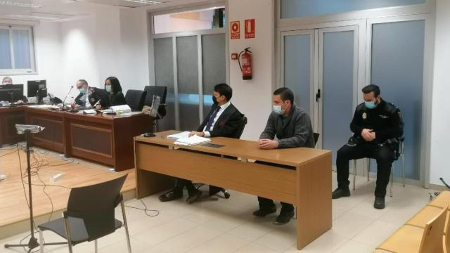 El acusado de asesinar a su madre e intentar matar a su padre declara ante la Audiencia Provincial de Alicante EP