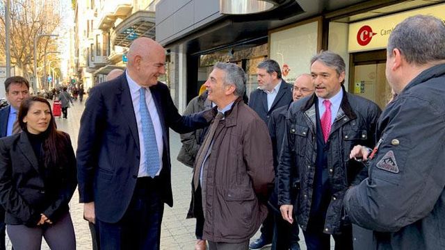 Ramon Masià (c) en la presentación ante los medios de su candidatura para presidir la Cámara de Comercio de Barcelona / CG