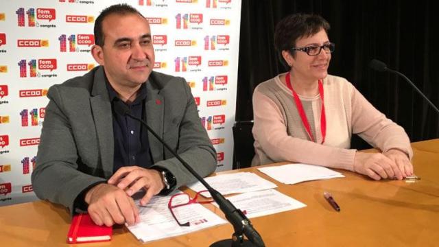 El secretario general de CCOO de Cataluña, Javier Pacheco (i), y la portavoz del sindicato, Montse Ros (d), en una imagen de archivo / CG