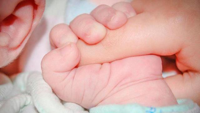 Una imagen de un bebé recién nacido / Pixabay