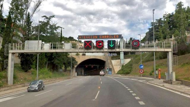La boca del túnel de Vallvidrera en Barcelona, una de las dos infraestructuras de las que Abertis quiere el 100% del capital / CG