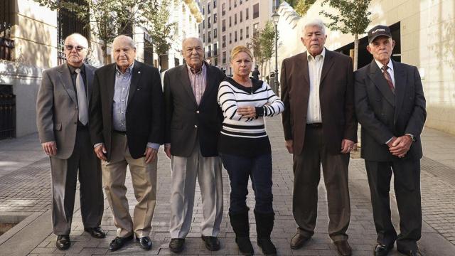 Maritza Lugo, junto a otros exiliados cubanos / EFE
