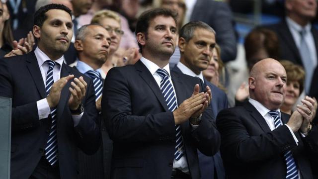 Mubarak y Soriano en el palco del estadio del Manchester City / EFE