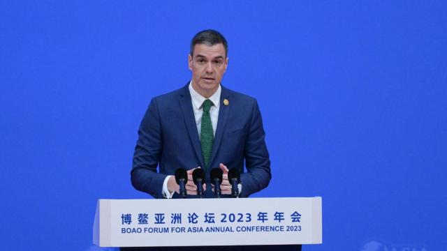 El presidente del Gobierno Pedro Sánchez en la embajada española en Pekín / EUROPA PRESS