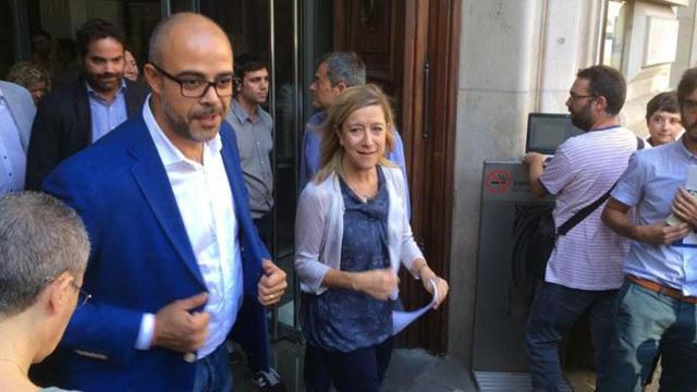 Miquel Buch y Neus Lloveras, a la salida de la sede del TSJC donde declararon por la querella presentada por la Fiscalía / EUROPA PRESS