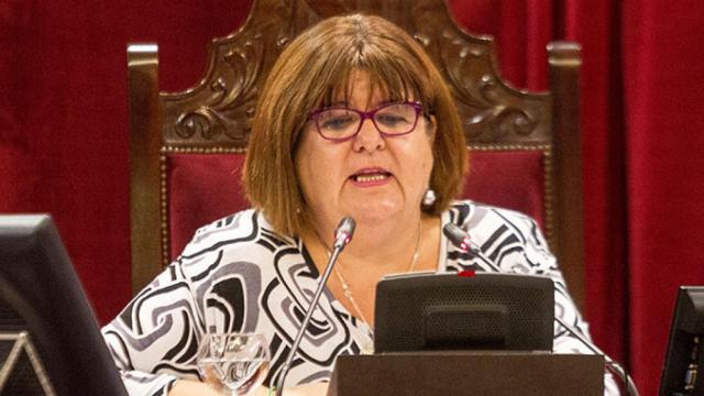 La presidenta del Parlamento balear, Xelo Huertas, en una imagen de archivo durante una sesión plenaria / EFE