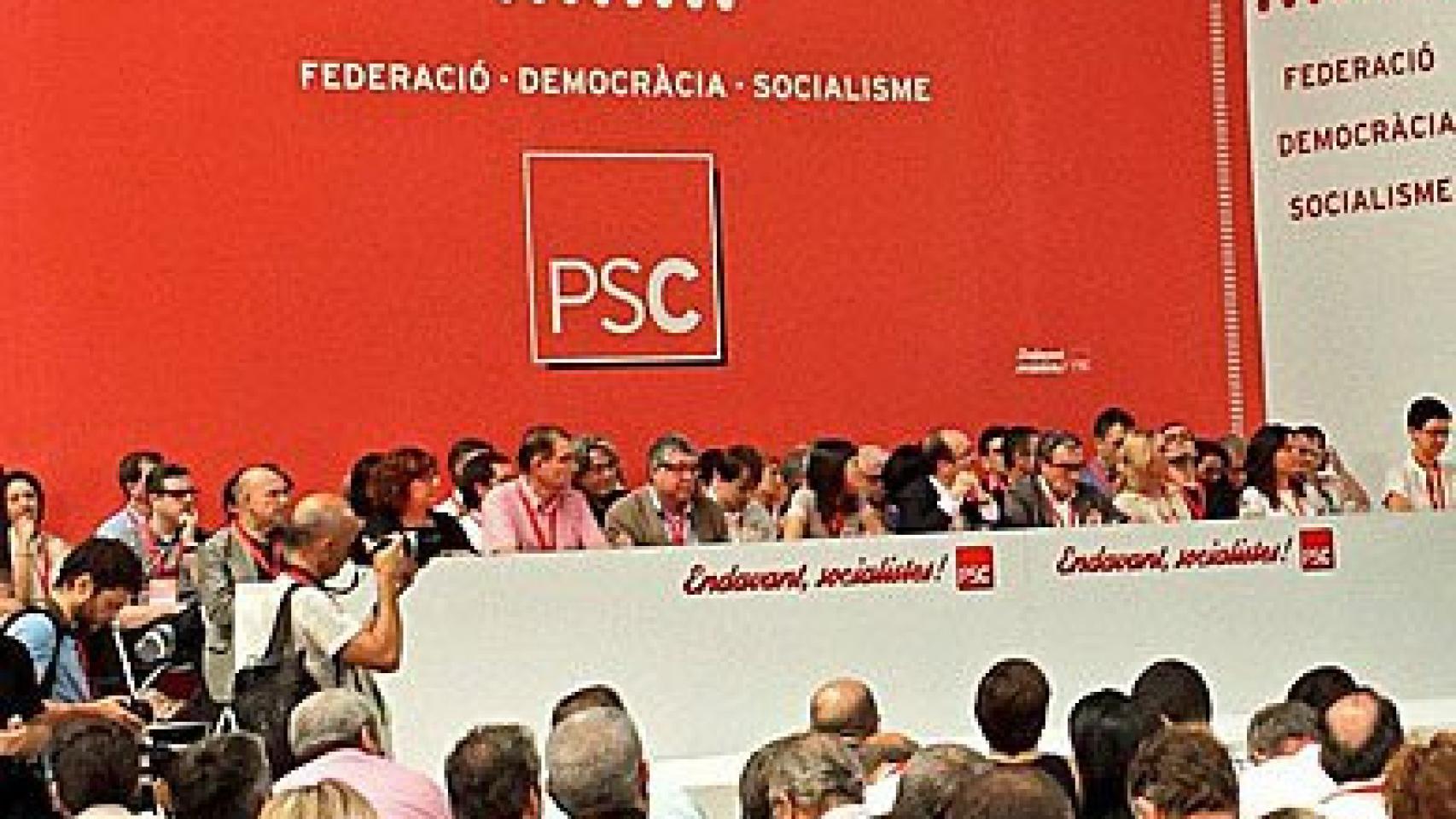 Los miembros de la nueva Comisión Ejecutiva del PSC durante el Congreso Extraordinario de este sábado
