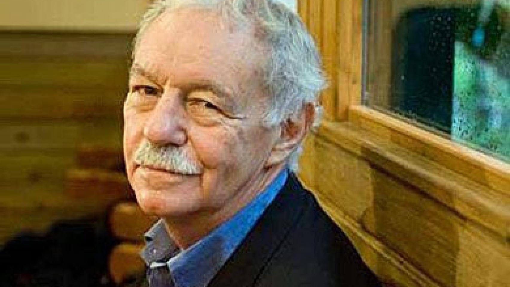 El escritor Eduardo Mendoza