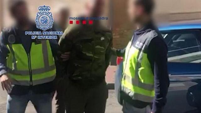 Imágenes de la detención de uno de los implicados en los atracos / POLICÍA NACIONAL