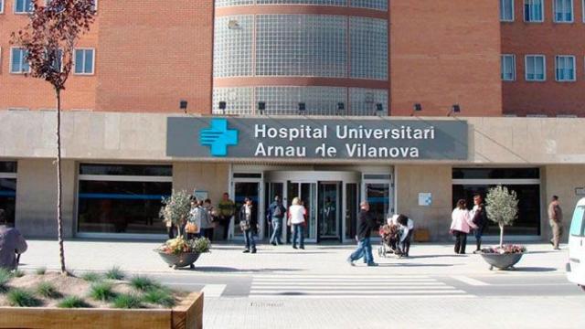 Fachada del Hospital Arnau de Vilanova de Lleida, donde se reabrirá la unidad de corta estancia / EP