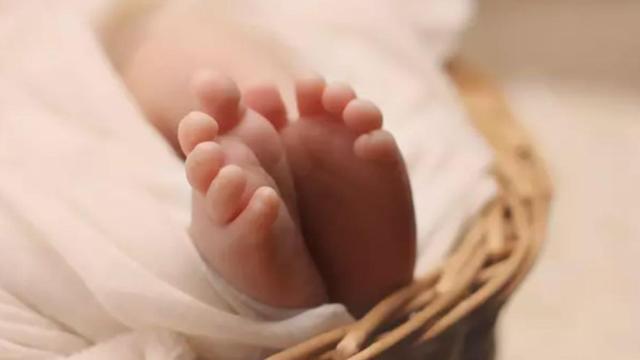 Imagen de archivo de un bebé recién nacido / PIXABAY