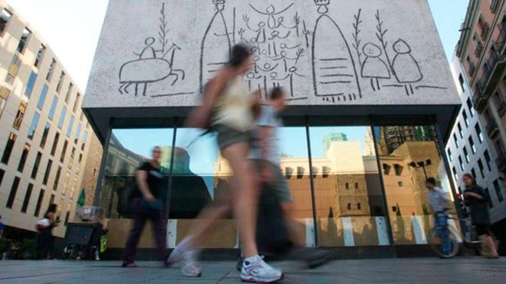 Fachada del Colegio de Arquitectos de Cataluña (COAC), en pleno proceso electoral para elegir decanato / CG