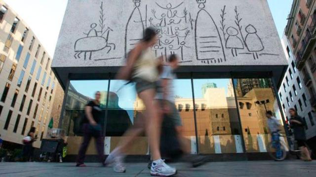 Fachada del Colegio de Arquitectos de Cataluña (COAC), en pleno proceso electoral para elegir decanato / CG