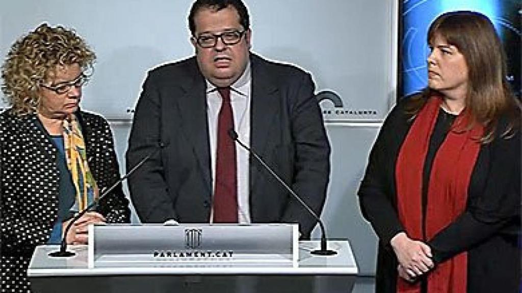 Geli, Elena y Ventura, durante una rueda de prensa en el Parlamento autonómico de Cataluña