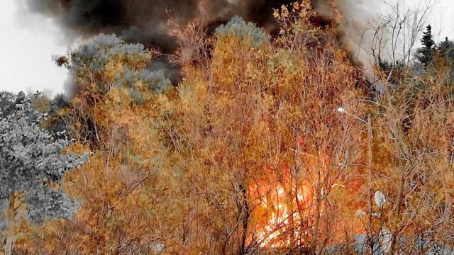 Imagen del incendio en el cámpin 'Las Cases d'Alcanar', en Tarragona / TWITTER