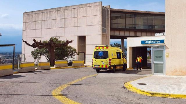 Imagen de un vehículo de Ambulancias Egara, en un hospital catalán / Cedida