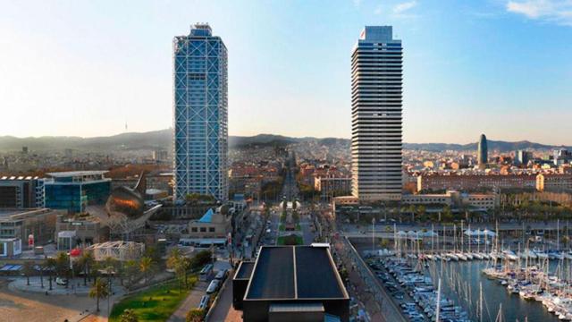 Imagen del Hotel Arts (i) y la Torre Mapfre, en el Frente Marítimo de Barcelona / CG